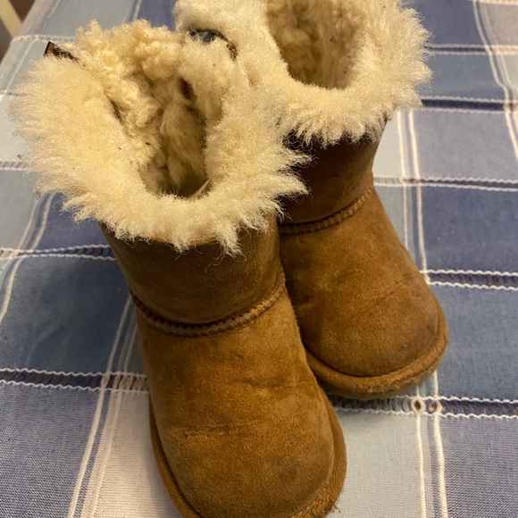 UGG Bailey Bow Boots - Picture 3 of 8